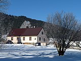 Čeština: Dům čp. 11 ve vsi Vlčí Jámy jihozápadně od obce Lenora v okrese Prachatice, jejíž jsou součástí. English: House No 11 in the village of Vlčí Jámy, part of the municipality of Lenora, Prachatice District, South Bohemian Region, Czech Republic.