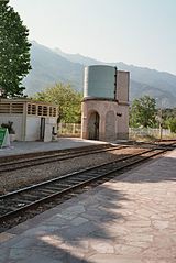 Wasserturm und WC im Bahnhof Corte