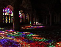 Second place: A view of the interior of Nasir ol Molk Mosque located in Shiraz. – Пазначэньне аўтарства: Ayyoubsabawiki (cc-by-sa-4.0)