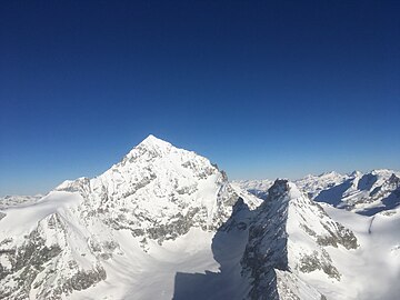 Dent Blanche und Pointe de Zinal oberhalb vom Schönbielhorn mit Bergschatten