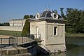 868) Guichet d'entrée au Château de Chantilly, France. 27 septembre 2011