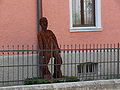 Ravensburg, Schützenstraße, Skulptur in einem Vorgarten