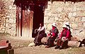 Mujeres tibetanas rezando - Tibetan women in prayer - 藏族女人祈祷