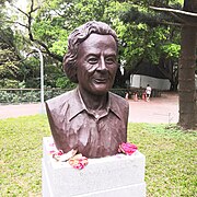 Richard-Feynman-bust-NTHU-campus.jpg