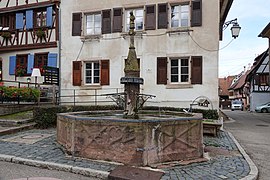 Fountain, place du Marché, Dambach-la-Ville