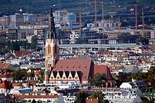 Donaufelder Pfarrkirche Kraene.JPG