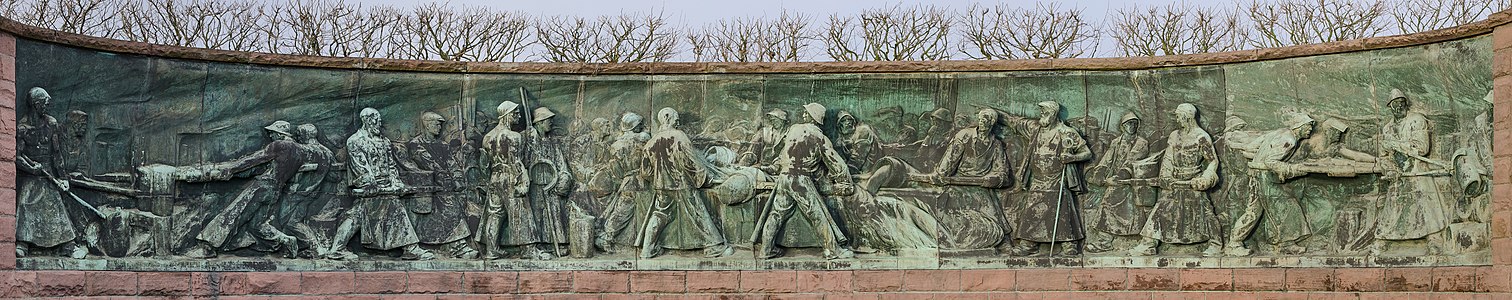 Tiegelgussdenkmal-Essen-Detailpanorama-2013