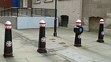 London pillars (13414233623).jpg