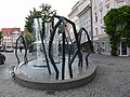 Deutsch: Ravensburg, Marienplatz, Brunnen von Robert Schad; Name der Skulptur: „Caide 1993“