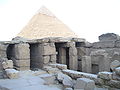 Vue de des ruines du temple de la pyramide de Mykérinos