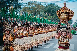 Dansul ritual al festivalului Sinulog de Jumelito Capilot