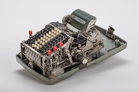 Mechanical-calculator-Brunsviga-800-02