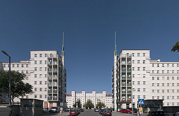 6. Communal housing project buildings “Engelsplatzhof” (“Engels-Hof”) at Friedrich-Engels-Platz 1-10, Brigittenau, Vienna, Austria Photograph: Thomas Ledl Licensing: CC-BY-SA-3.0-at