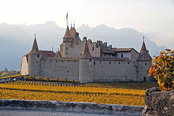 Aigle Castle in autumn Photograph: Henk Bekker Licensing: CC-BY-SA-3.0