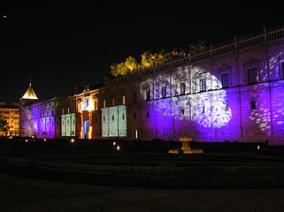 Español: Fachada iluminada del Parlamento de Andalucía English: Iluminated facade of the Parliement of Andalusia Euskara: Andaluziako Parlamentuko aurrealde argiduna