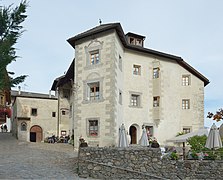 The "Steinbock" inn in Villanders, western face