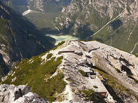 Schluderbach im Höhlensteintal von einem Vorgipfel in den Sextener Dolomiten - nearby lake Dürrensee