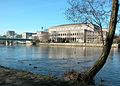 Stadthalle vom Leinpfad aus gesehen