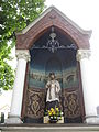 English: Statue in Chorzów, Poland, on the wall Charles Bridge Čeština: Socha v polském městě Chorzów, na zdi malba znázorňující Karlův most