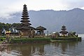 "Brantan_Bali_Pura-Ulun-Danu-Bratan-01.jpg" by User:Cccefalon