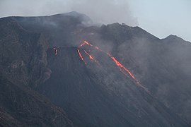 Stromboli effusiv.JPG