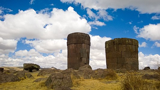 Chullpas Inka in Sillustani, Puno By Milawoho