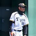 English: So Tsutsui, coach of the Hanshin Tigers, at Hanshin Naruohama Baseball Ground.