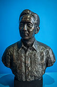 Ferdinand Marcos bust.jpg