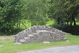 Welsh mounting block