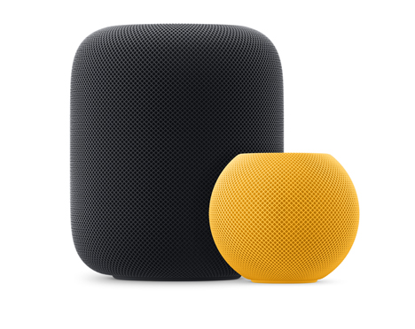 Un HomePod couleur minuit et un HomePod mini jaune posés côte à côte