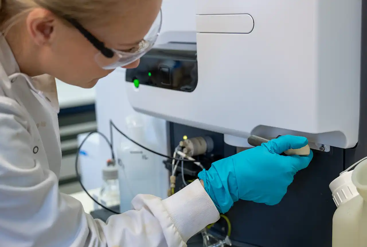 Laboratory at BGS. BGS © UKRI.