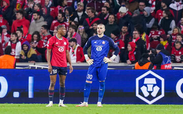 Fin de parcours en Ligue des champions pour Lucas Chevalier et ses coéquipiers du Losc, battus 2 buts à 1 par Dortmund ce mercredi 12 mars. Daniel Derajinski/Icon Sport