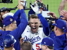 Freeman’s Grand Slam Wakes the Echoes as Dodgers Win Game 1